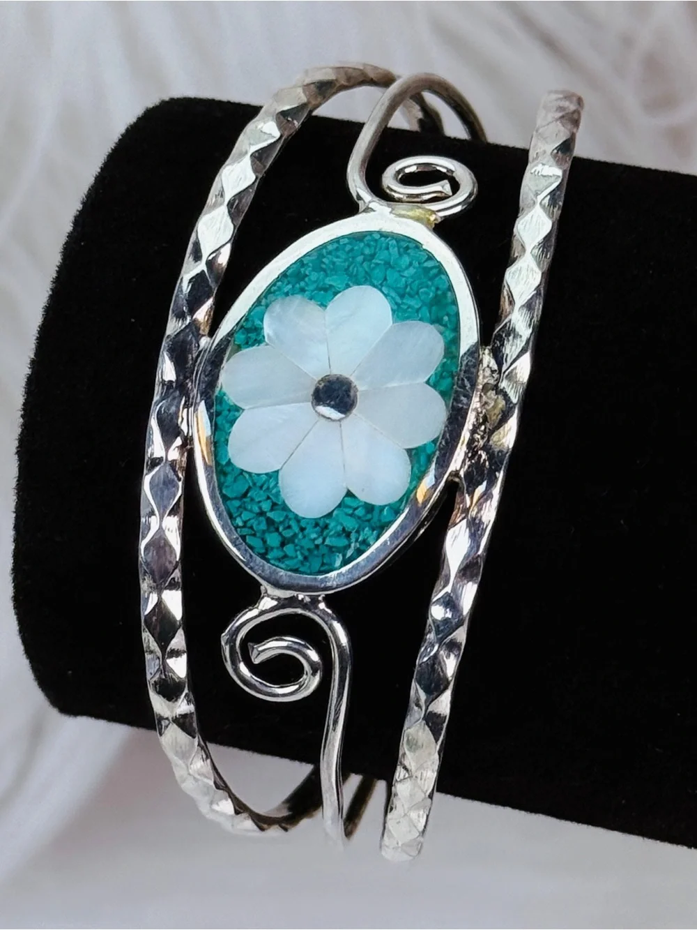 Alpaca Mexico, Silver Turquoise mother-of-pearl, inlay Floral Cuff Bracelet